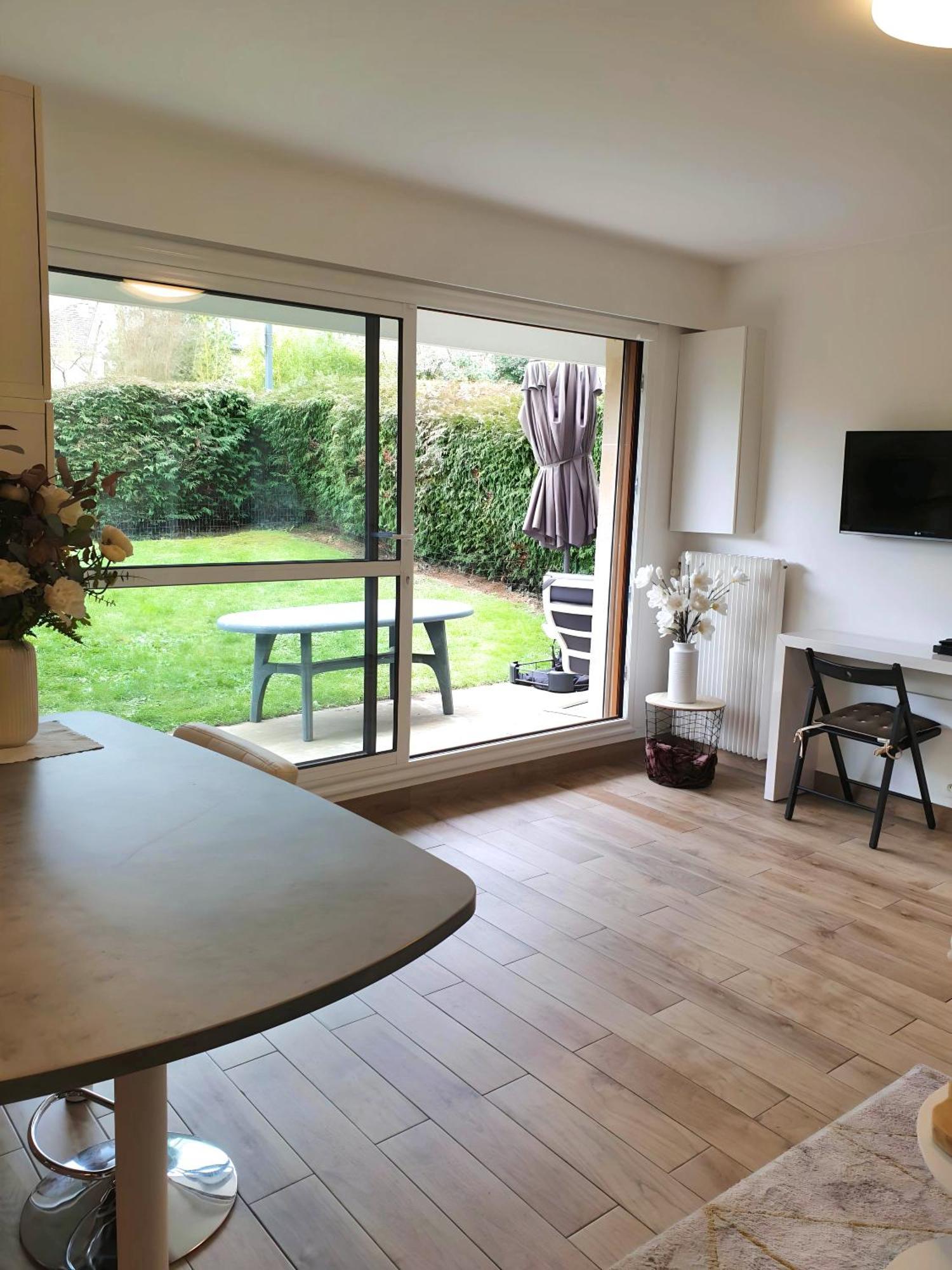 Appartement Avec Jardin Prive - 2 A 4 Voyageur Chaville Exterior photo